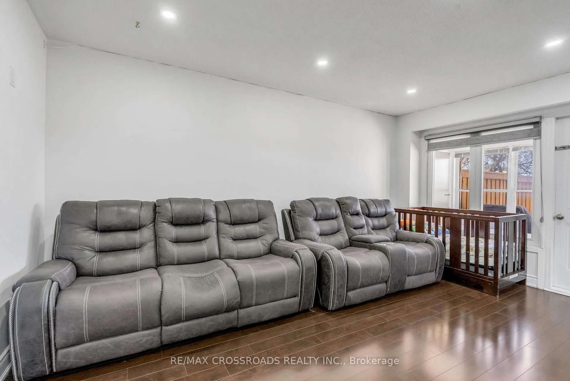 Photo 10 of Unit 12, 7450 Darcel Avenue, Mississauga, Malton — HOMEH