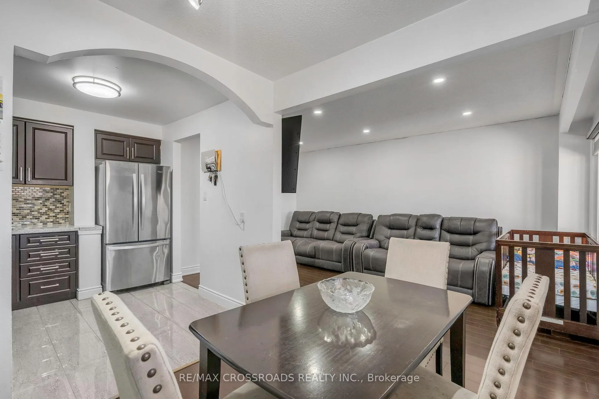 Photo 11 of Unit 12, 7450 Darcel Avenue, Mississauga, Malton — HOMEH