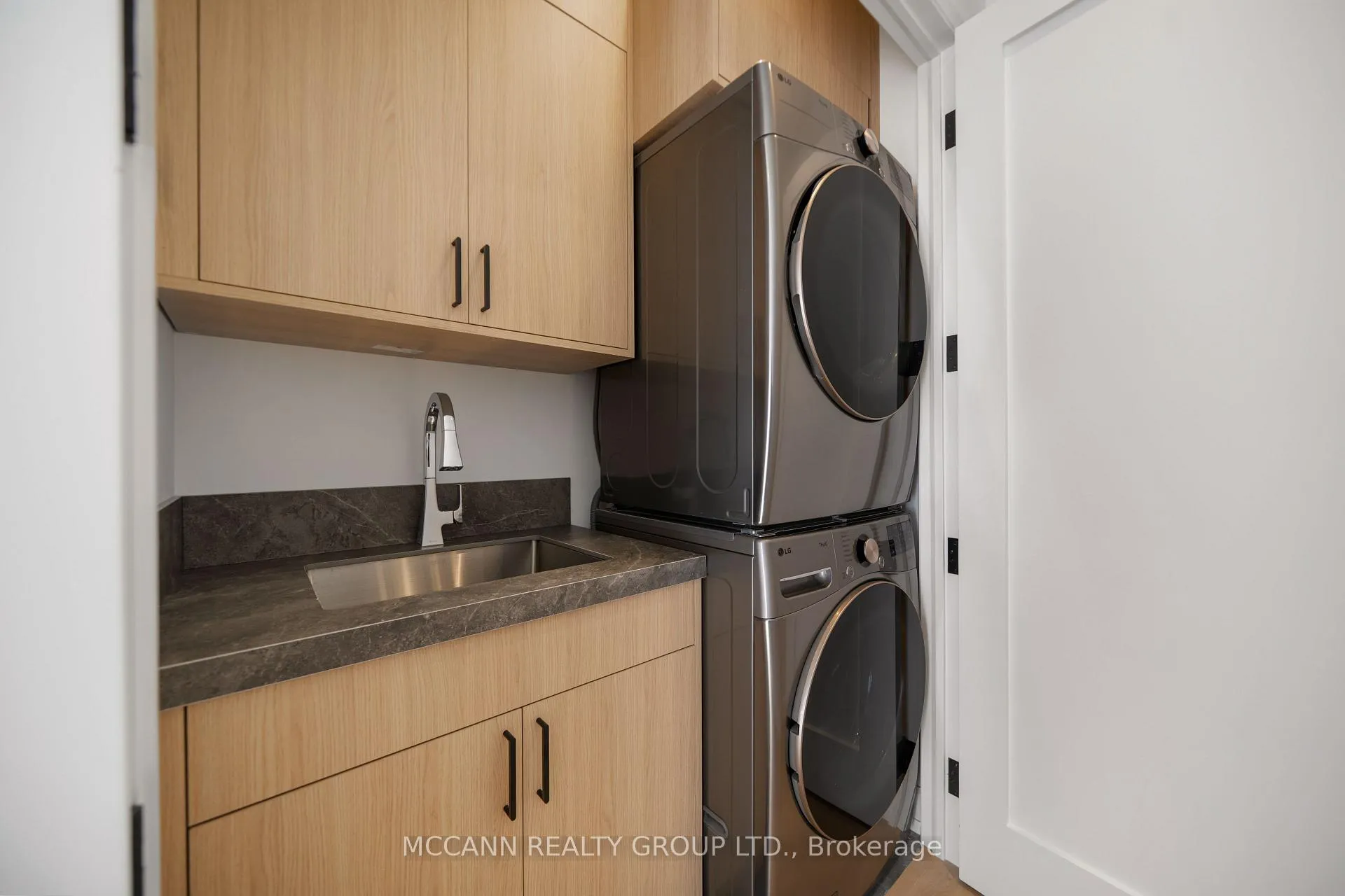 Photo 38 of 162 Arlington Avenue, Toronto, Humewood-Cedarvale — HOMEH