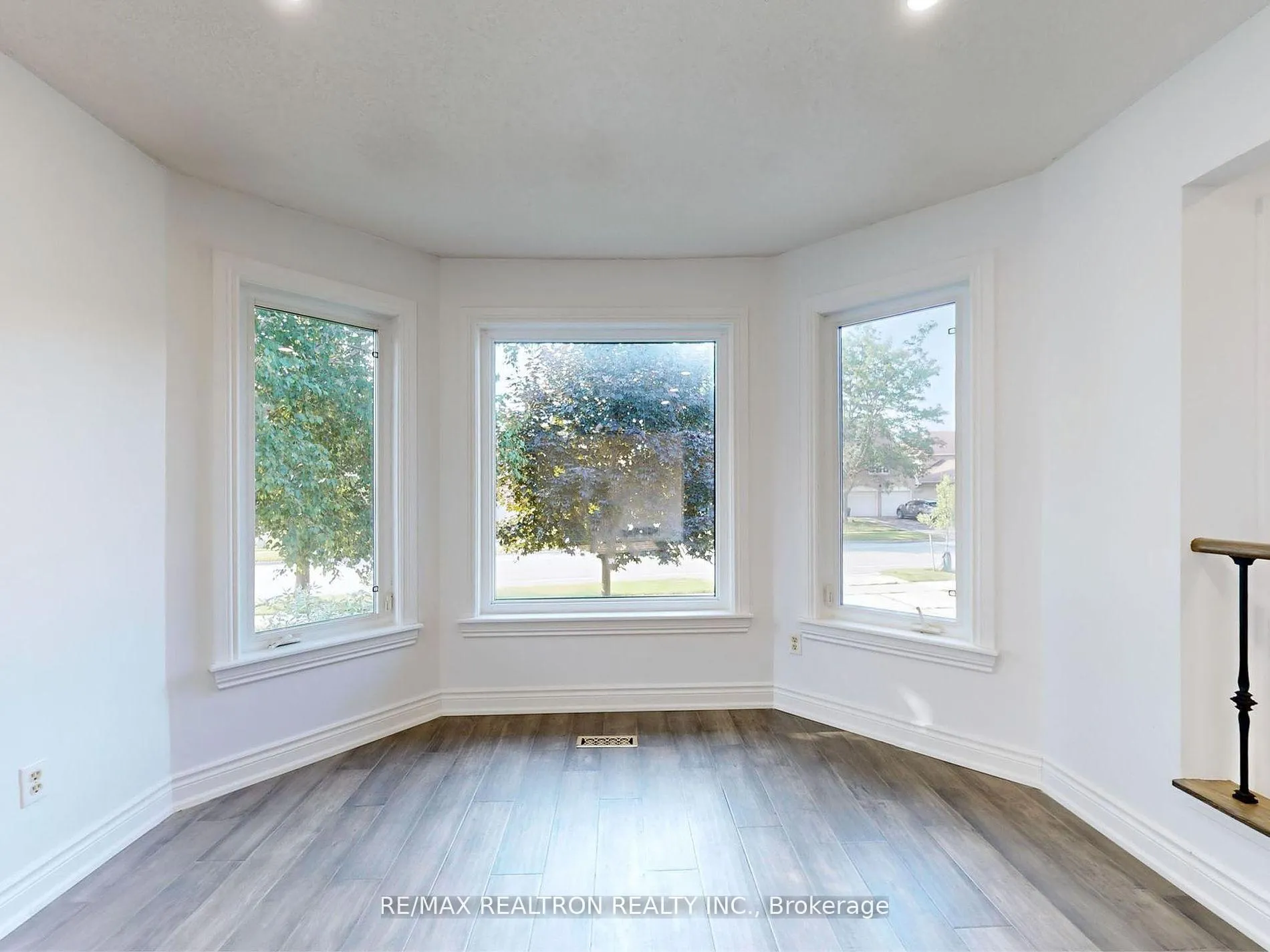 Photo 4 of Unit Main, 187 Crossland Gate, Newmarket, Glenway Estates — HOMEH