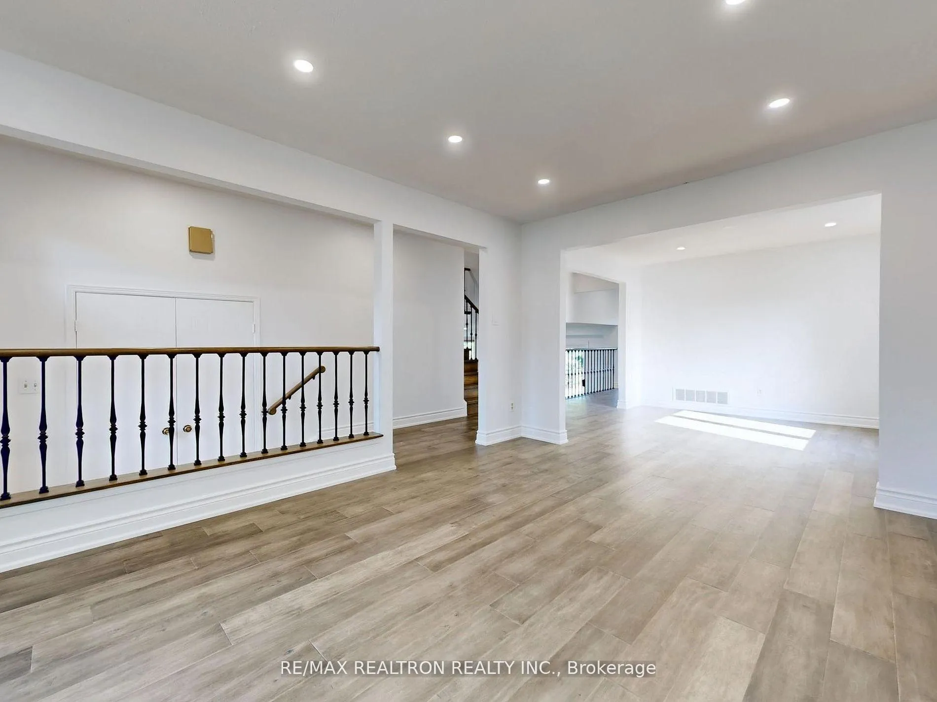 Photo 5 of Unit Main, 187 Crossland Gate, Newmarket, Glenway Estates — HOMEH