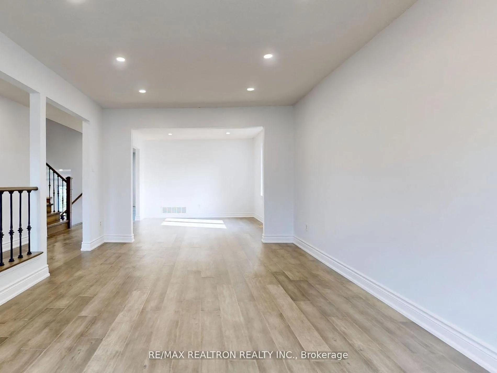 Photo 6 of Unit Main, 187 Crossland Gate, Newmarket, Glenway Estates — HOMEH