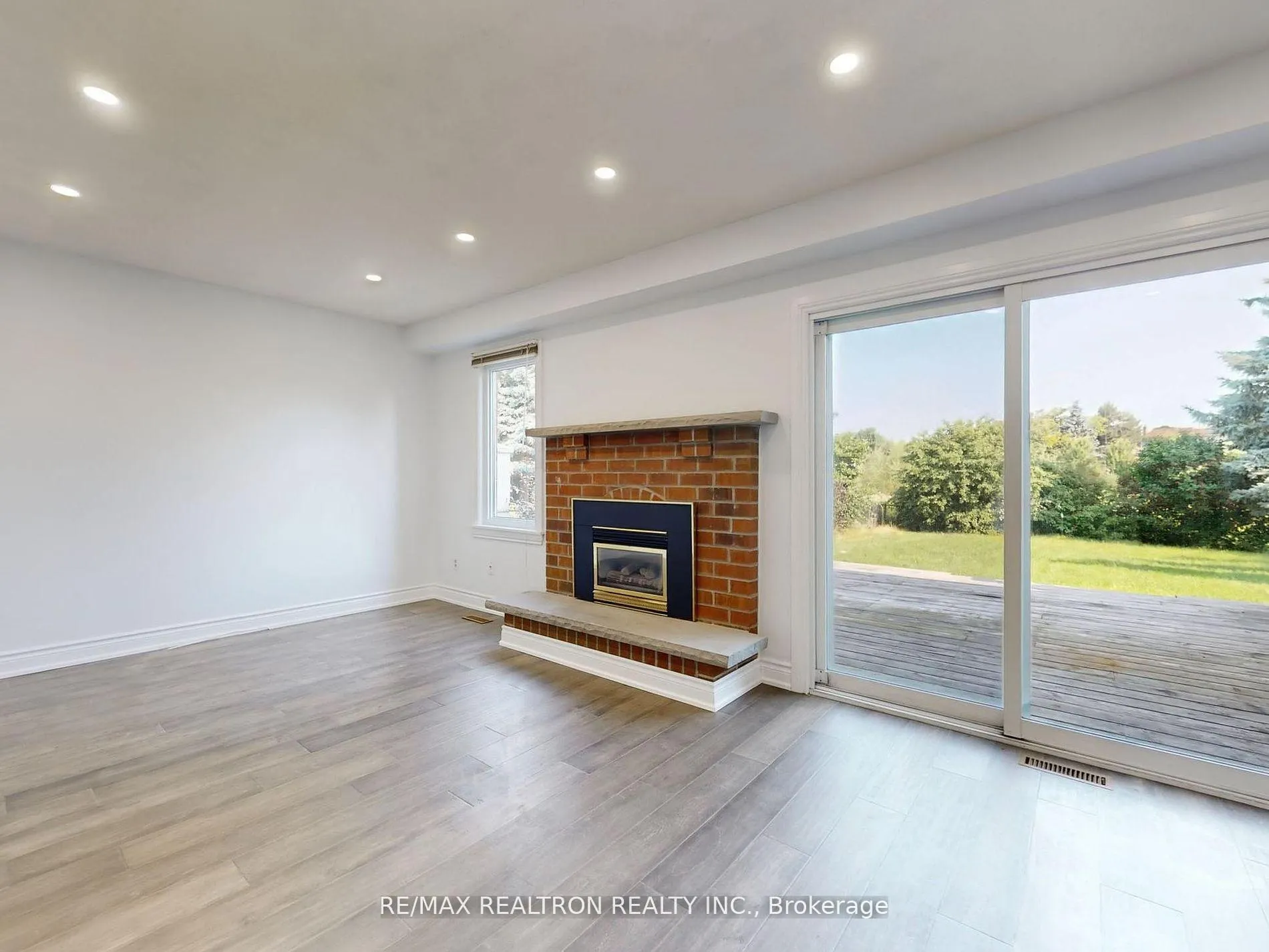 Photo 8 of Unit Main, 187 Crossland Gate, Newmarket, Glenway Estates — HOMEH
