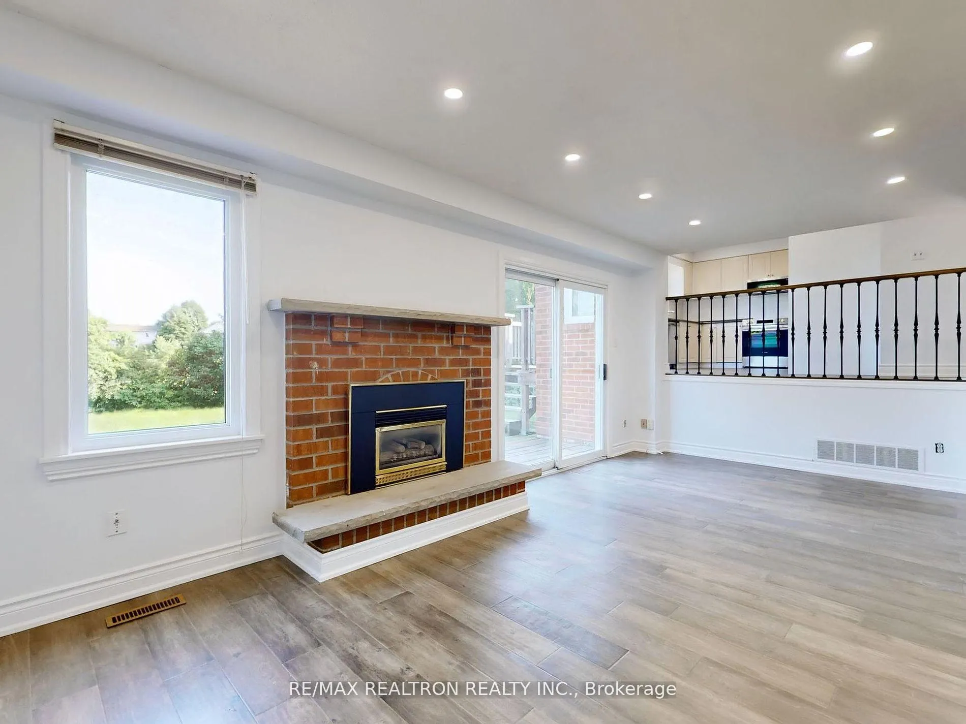 Photo 9 of Unit Main, 187 Crossland Gate, Newmarket, Glenway Estates — HOMEH