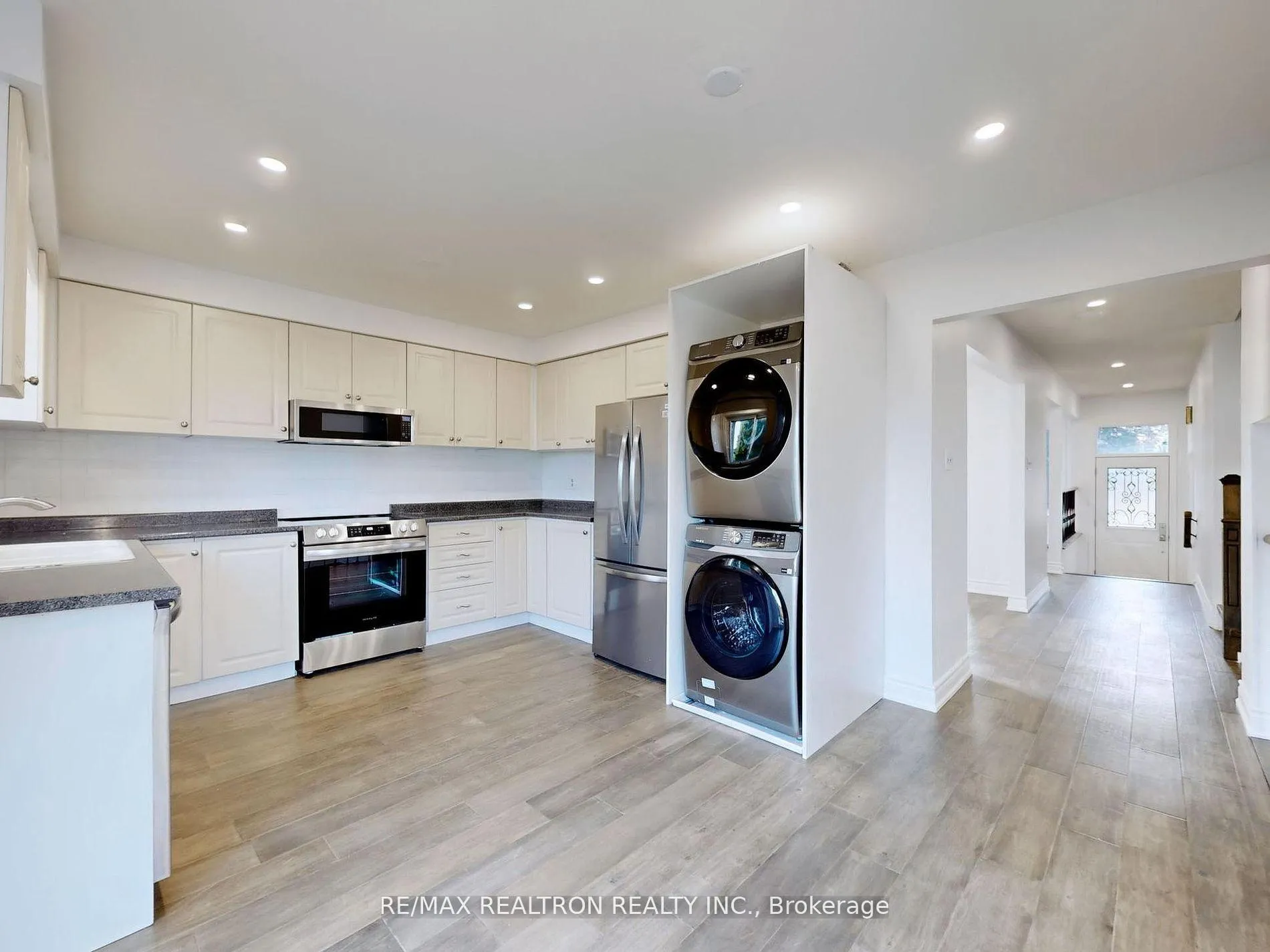 Photo 12 of Unit Main, 187 Crossland Gate, Newmarket, Glenway Estates — HOMEH
