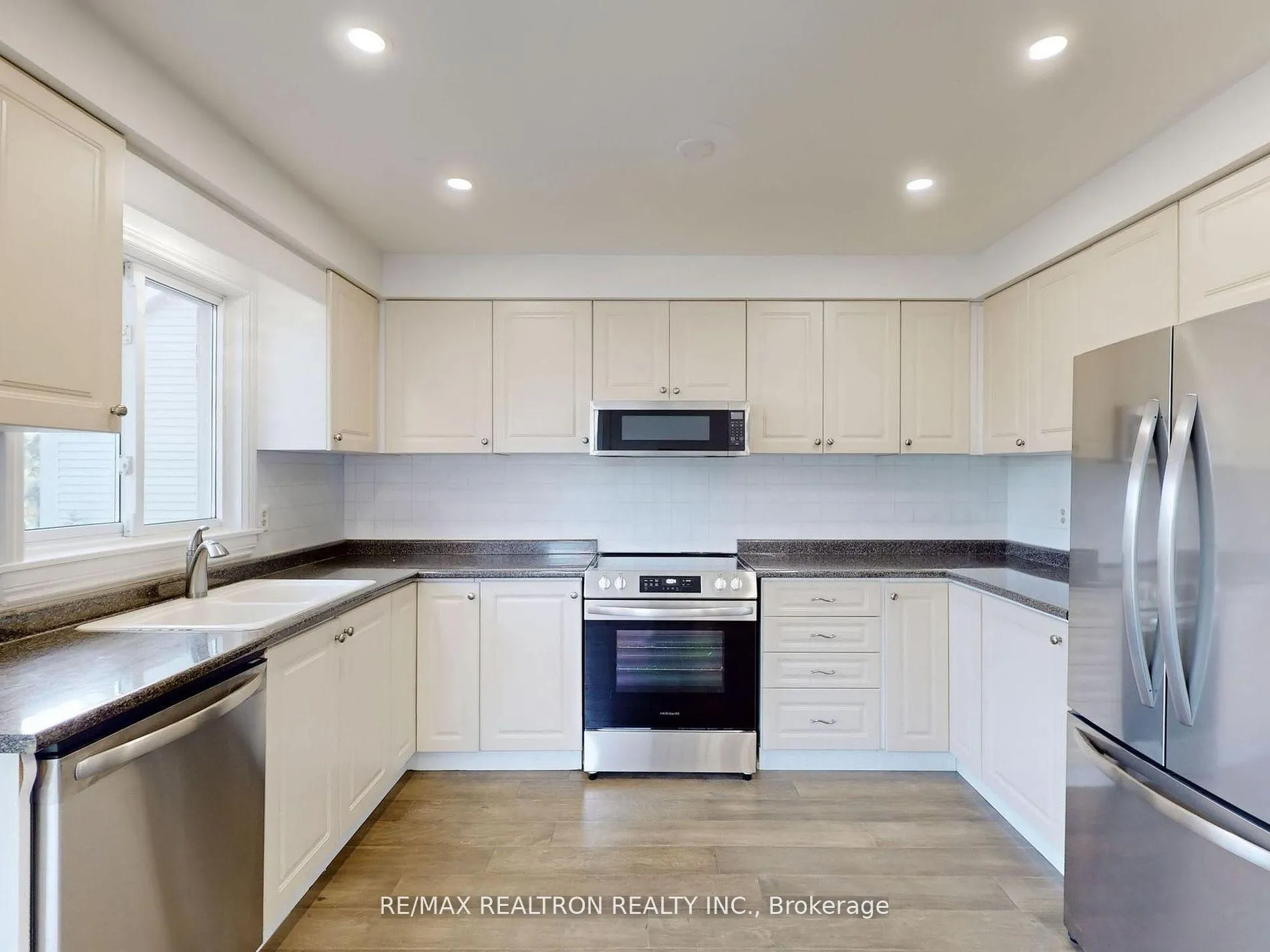 Photo 13 of Unit Main, 187 Crossland Gate, Newmarket, Glenway Estates — HOMEH