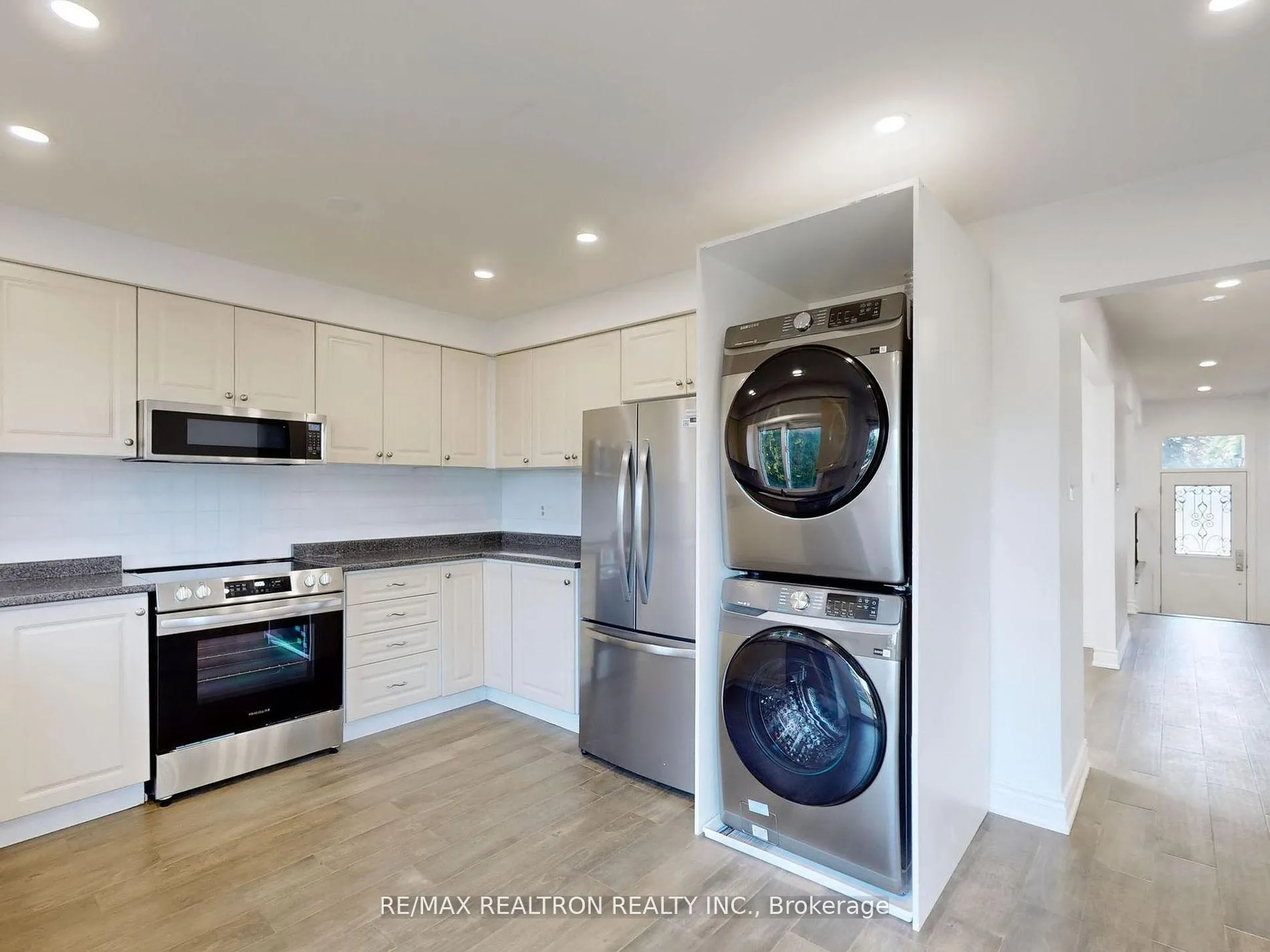 Photo 15 of Unit Main, 187 Crossland Gate, Newmarket, Glenway Estates — HOMEH