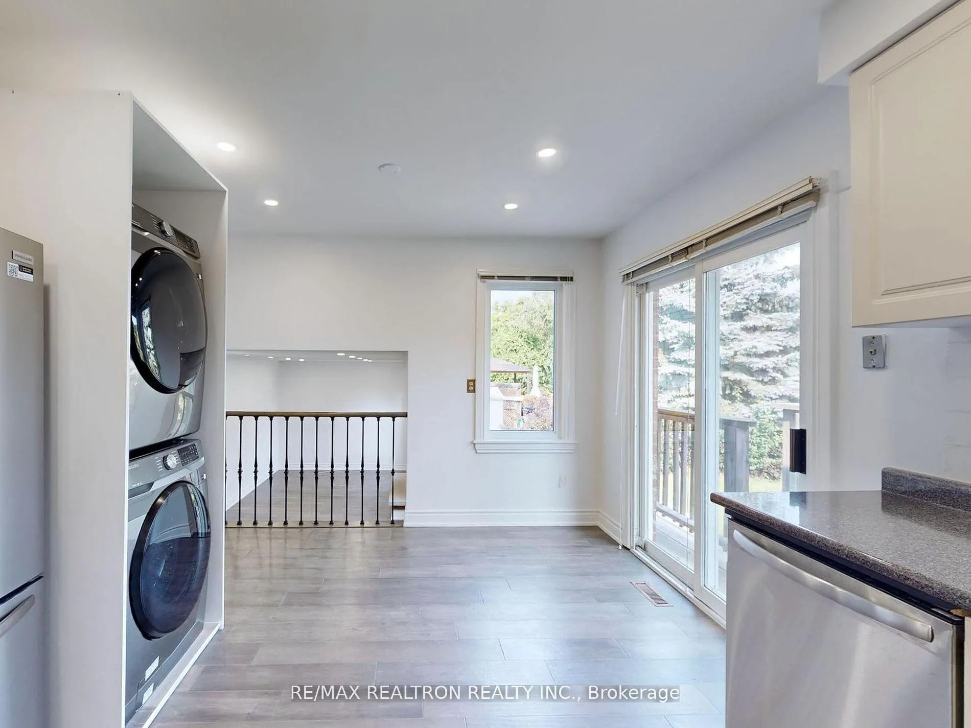 Photo 17 of Unit Main, 187 Crossland Gate, Newmarket, Glenway Estates — HOMEH