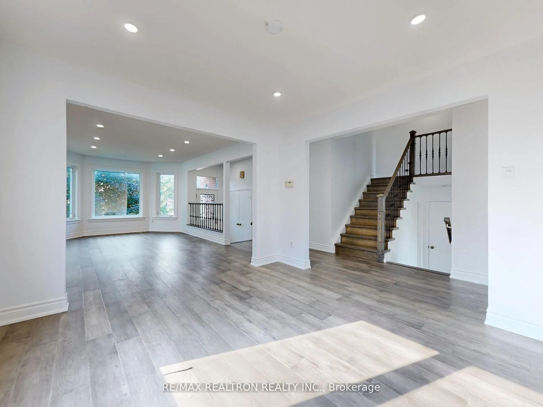 Photo 20 of Unit Main, 187 Crossland Gate, Newmarket, Glenway Estates — HOMEH