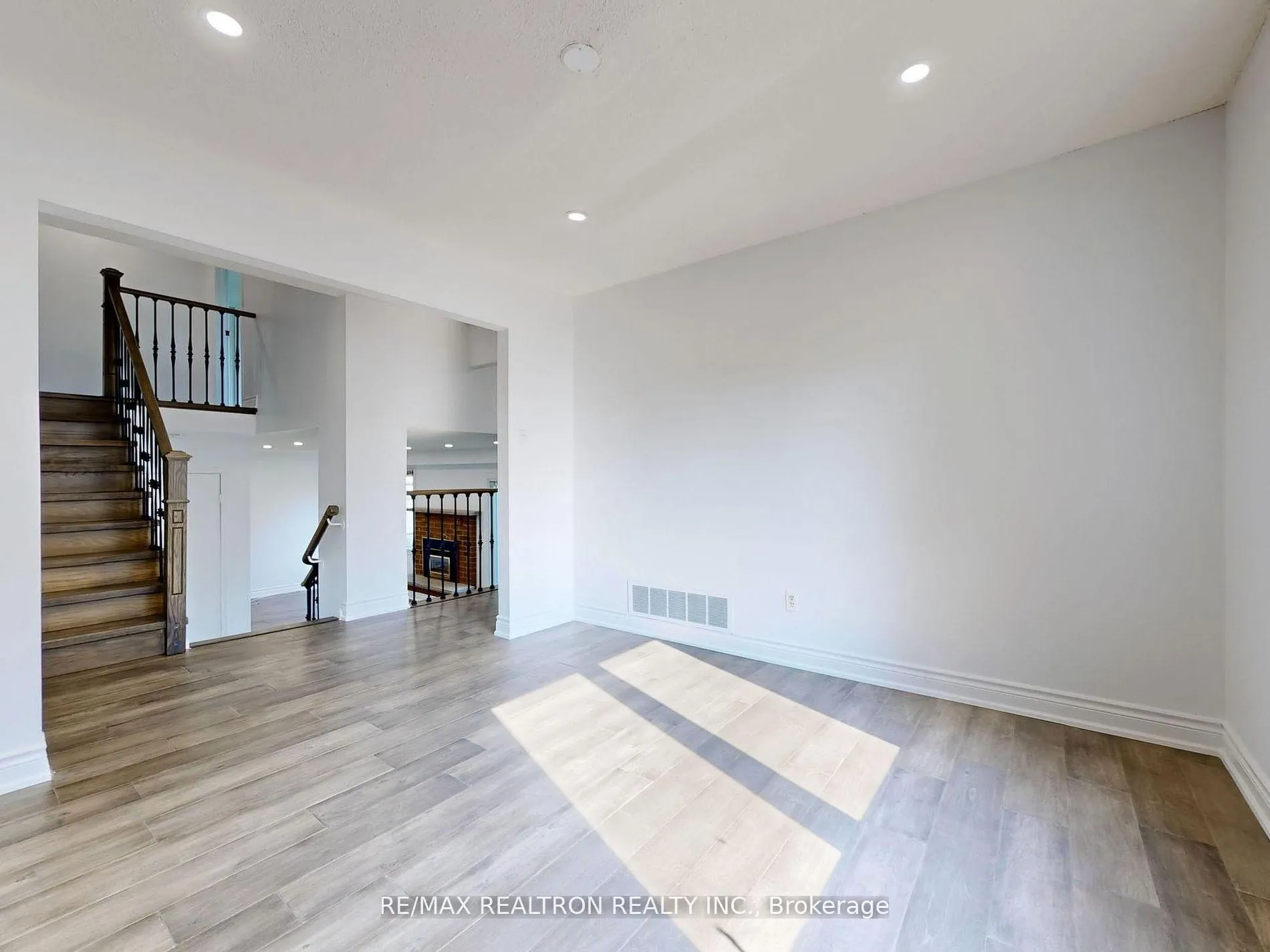 Photo 21 of Unit Main, 187 Crossland Gate, Newmarket, Glenway Estates — HOMEH