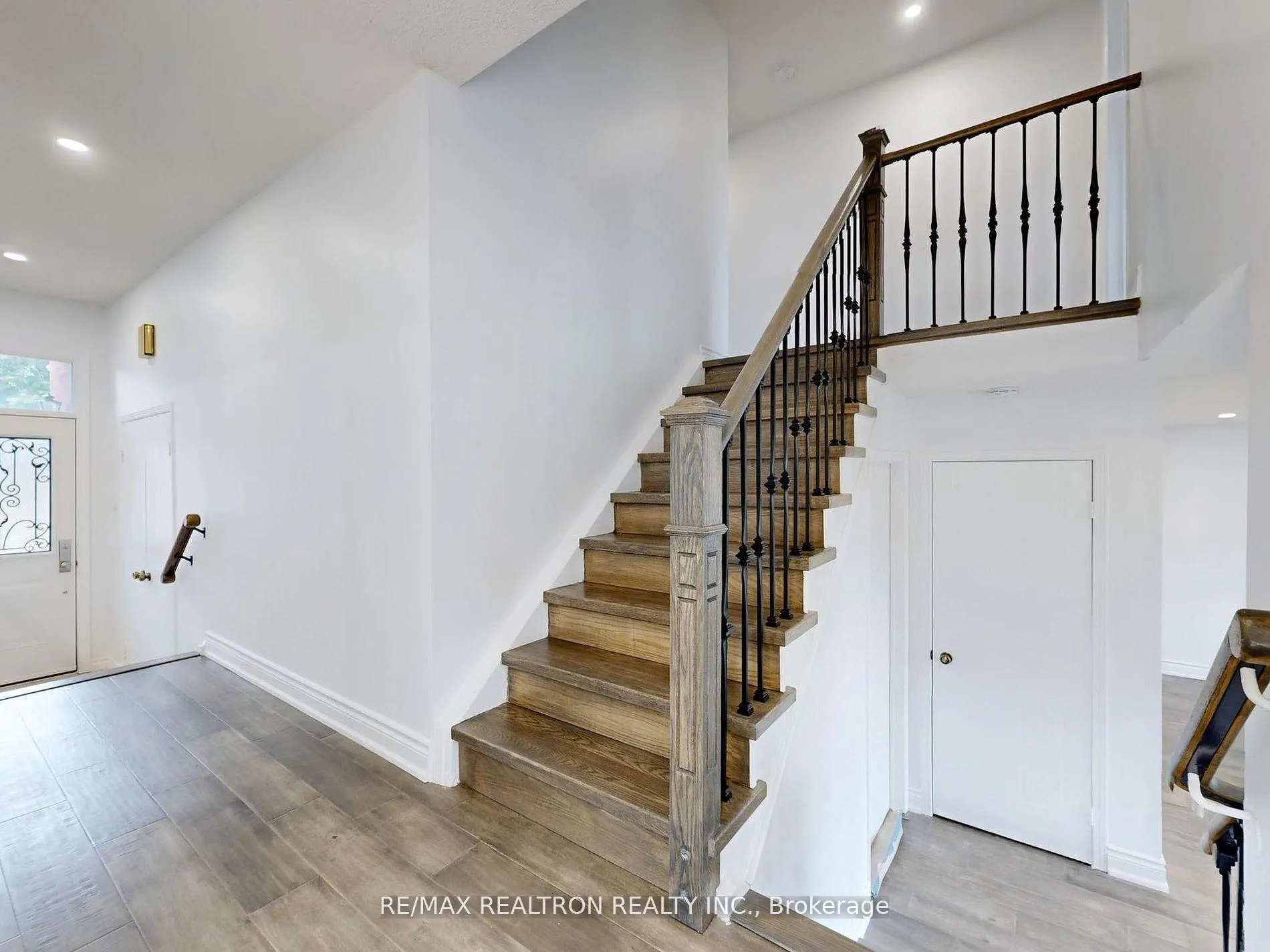 Photo 24 of Unit Main, 187 Crossland Gate, Newmarket, Glenway Estates — HOMEH