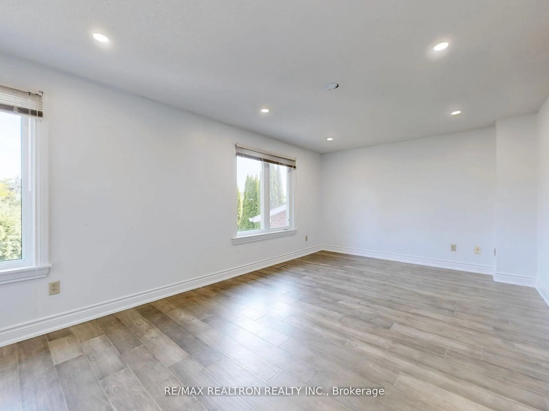 Photo 25 of Unit Main, 187 Crossland Gate, Newmarket, Glenway Estates — HOMEH