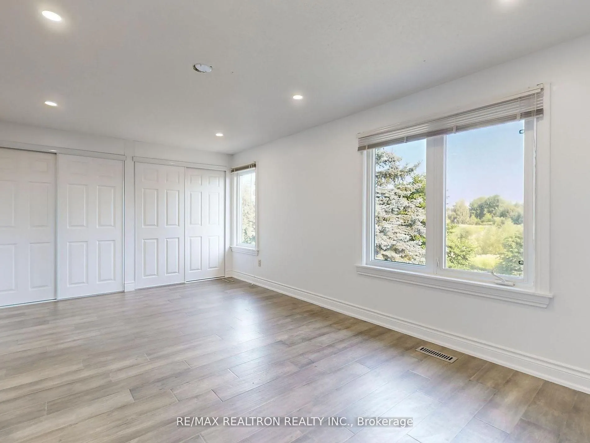 Photo 27 of Unit Main, 187 Crossland Gate, Newmarket, Glenway Estates — HOMEH
