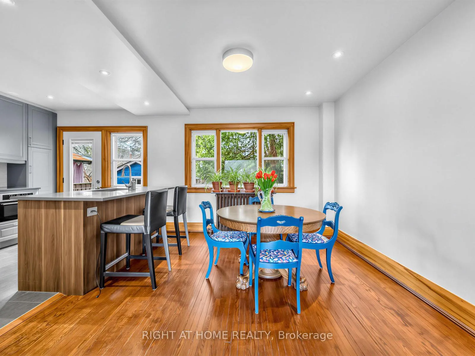 Photo 8 of 26 Maryland Boulevard, Toronto, Crescent Town — HOMEH