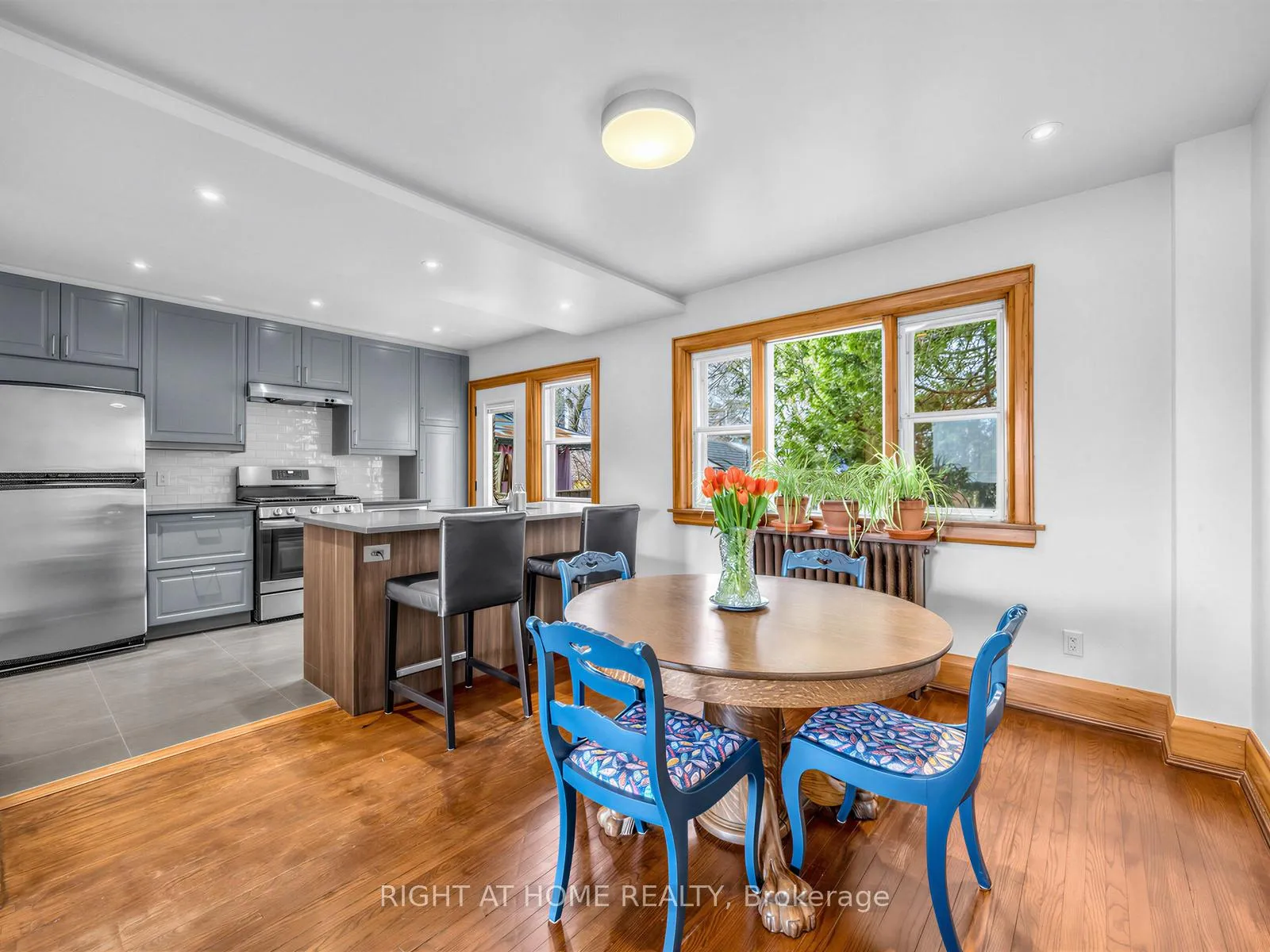 Photo 9 of 26 Maryland Boulevard, Toronto, Crescent Town — HOMEH