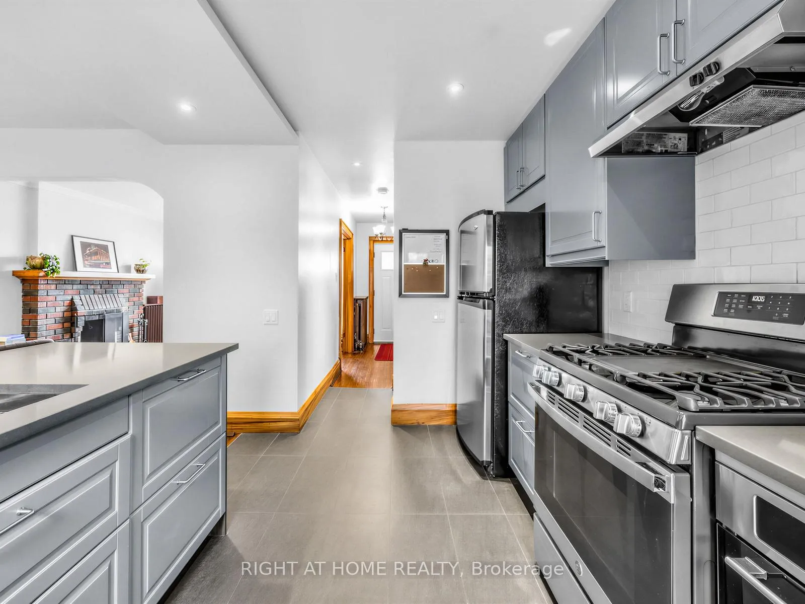 Photo 12 of 26 Maryland Boulevard, Toronto, Crescent Town — HOMEH