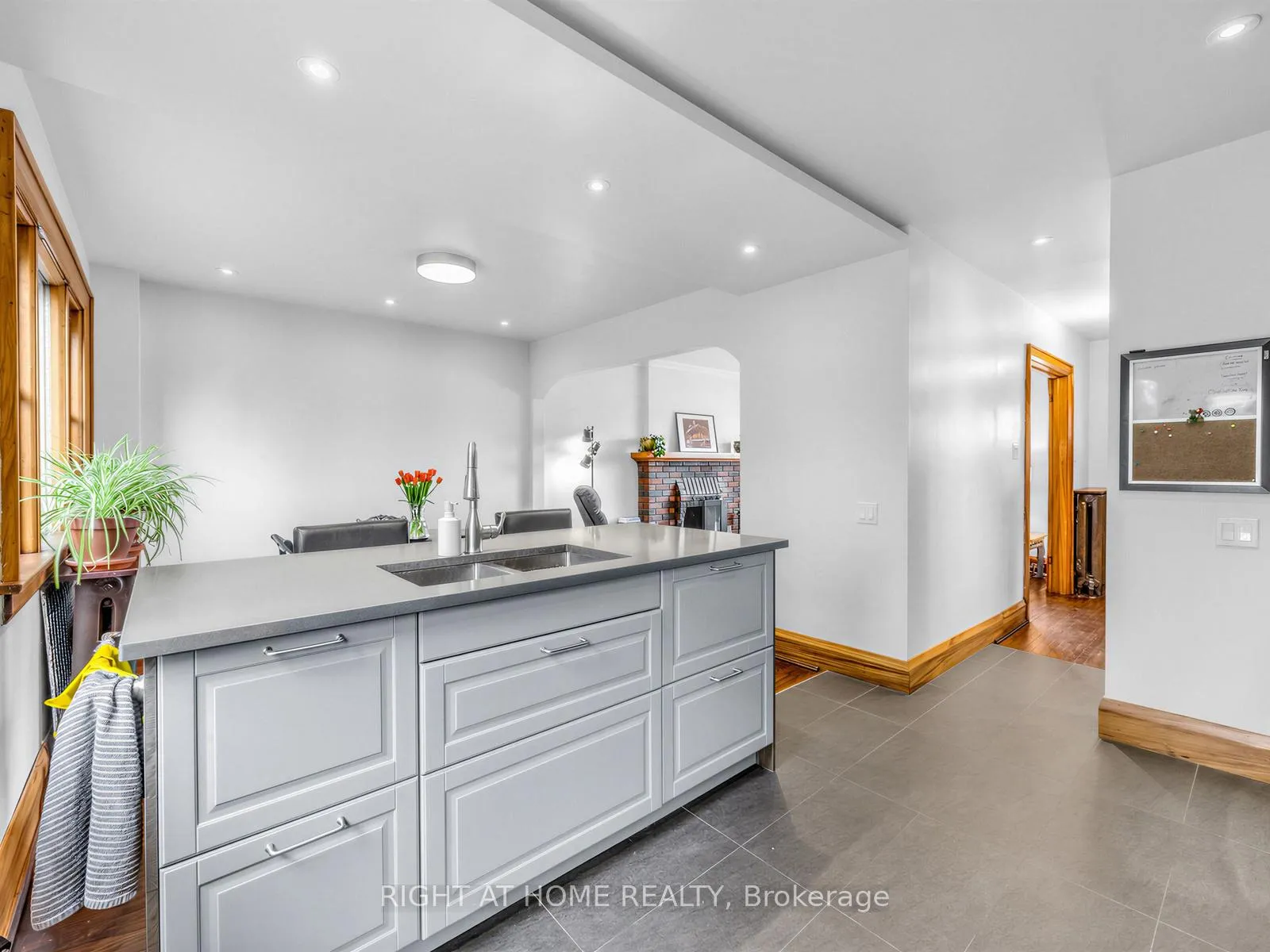 Photo 13 of 26 Maryland Boulevard, Toronto, Crescent Town — HOMEH