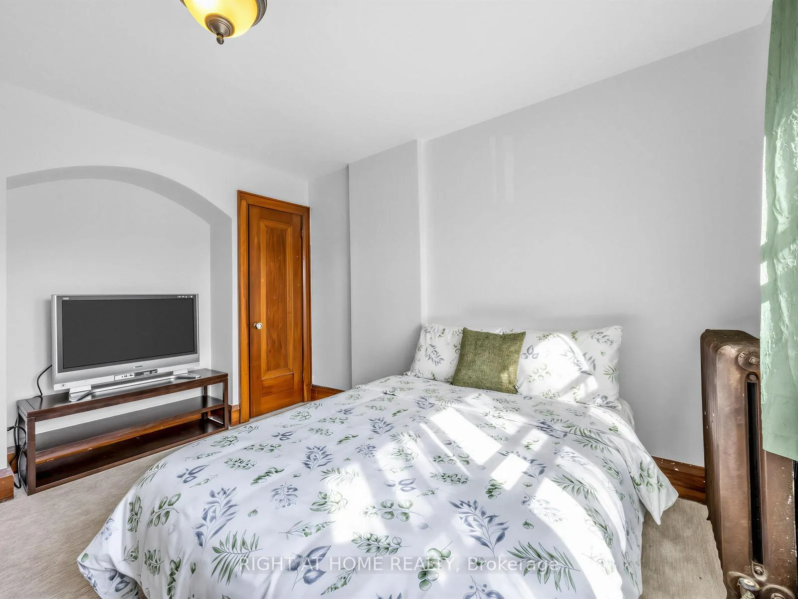 Photo 15 of 26 Maryland Boulevard, Toronto, Crescent Town — HOMEH