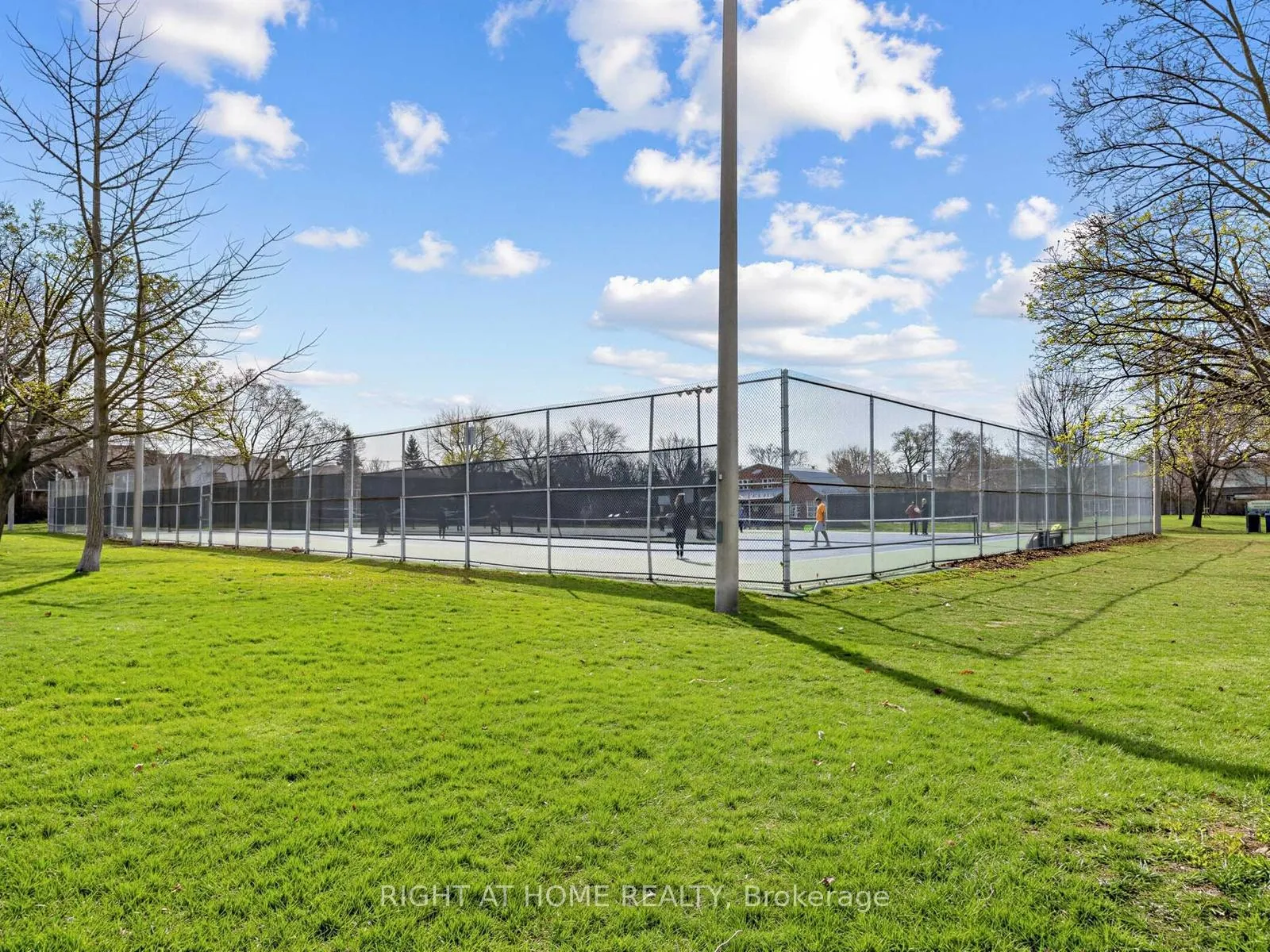 Photo 32 of 26 Maryland Boulevard, Toronto, Crescent Town — HOMEH