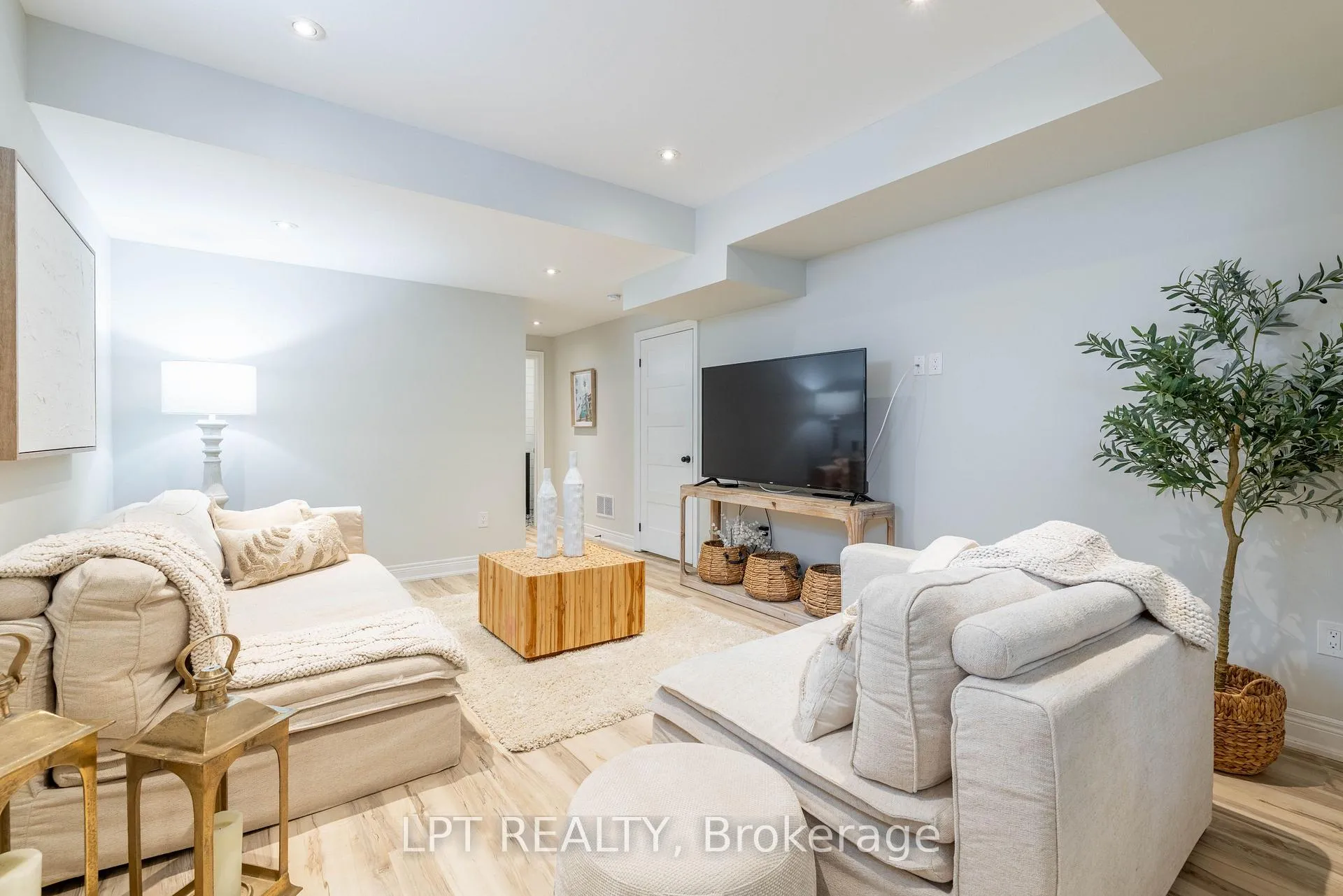 Photo 38 of 258 Andrew Street, Newmarket, Central Newmarket — HOMEH