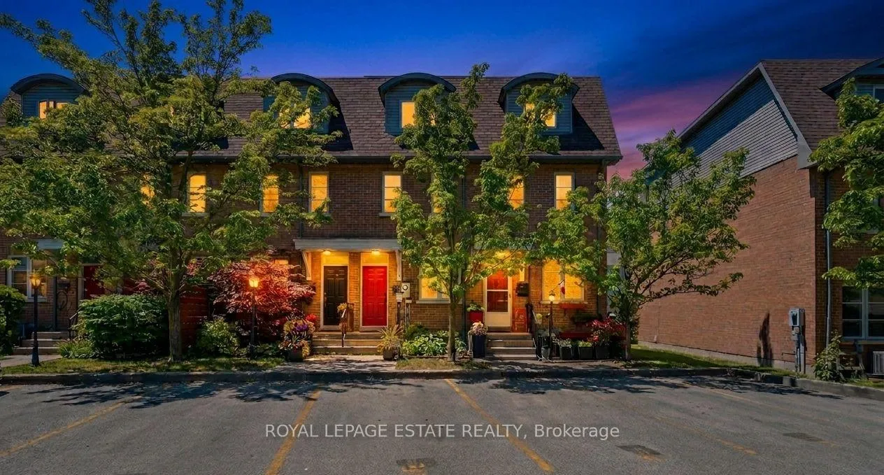 Front of Unit 4, 99 Goodwood Park Court
