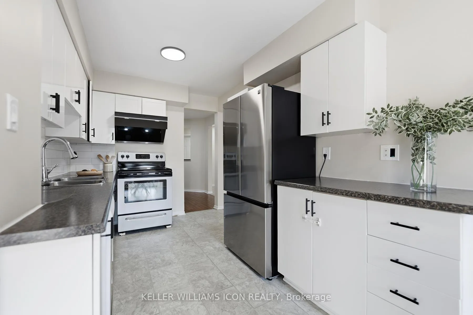 Photo 20 of 25 Robarts Crescent, Ottawa, Kanata - Katimavik — HOMEH