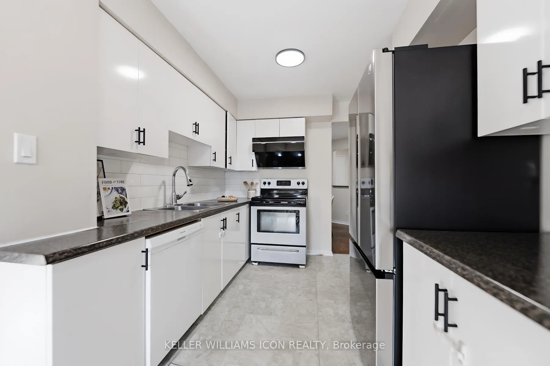 Photo 21 of 25 Robarts Crescent, Ottawa, Kanata - Katimavik — HOMEH