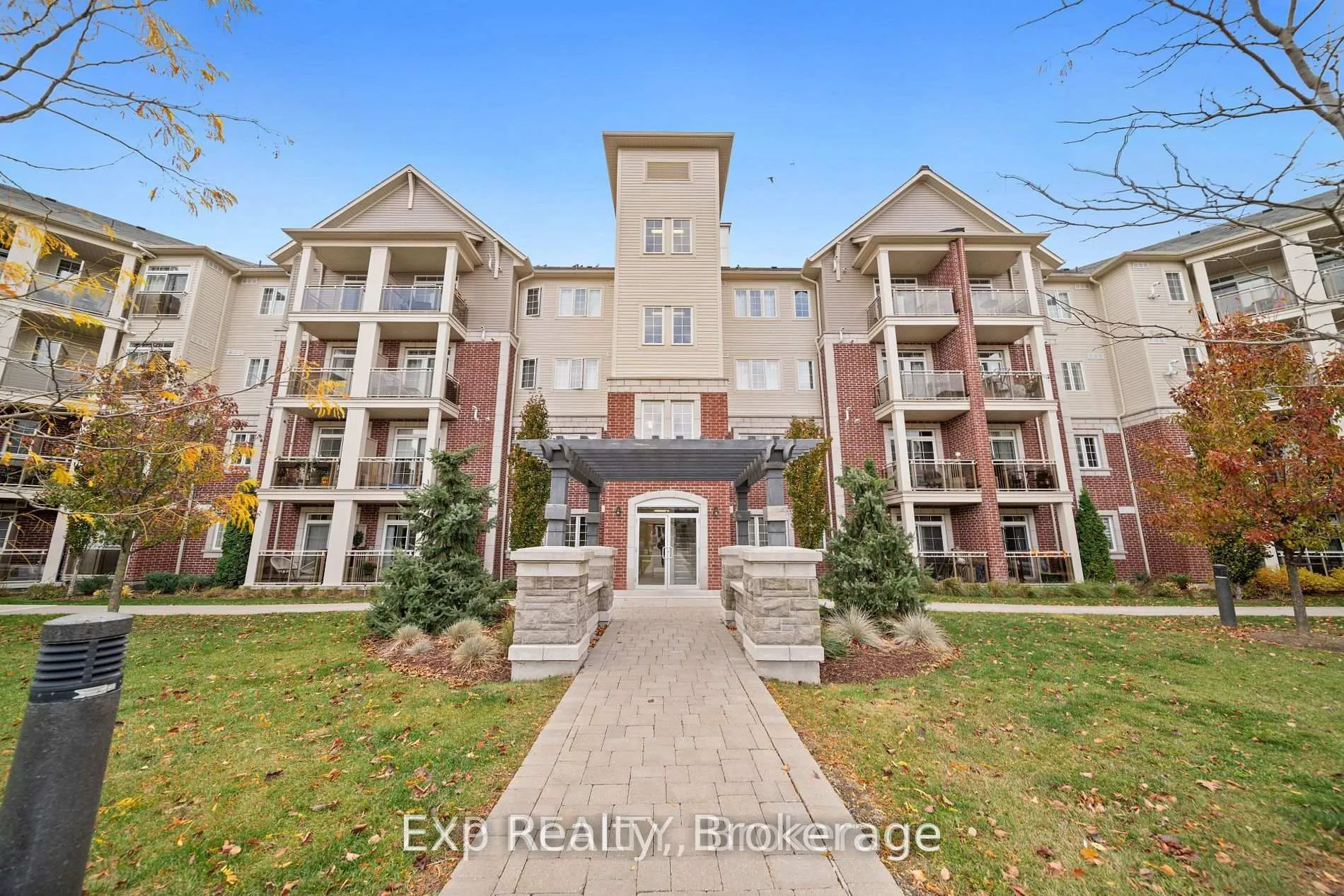 Photo 2 of Unit 315, 84 Aspen Springs Drive, Clarington, Bowmanville — HOMEH