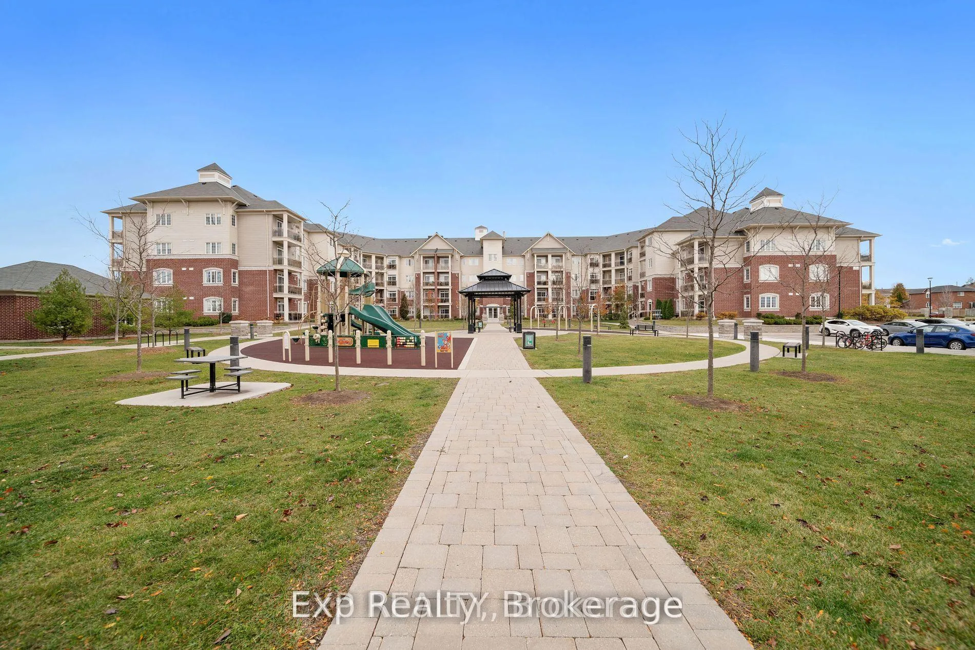 Photo 3 of Unit 315, 84 Aspen Springs Drive, Clarington, Bowmanville — HOMEH