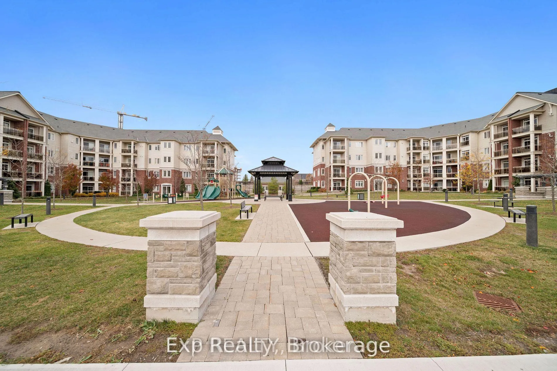 Photo 4 of Unit 315, 84 Aspen Springs Drive, Clarington, Bowmanville — HOMEH
