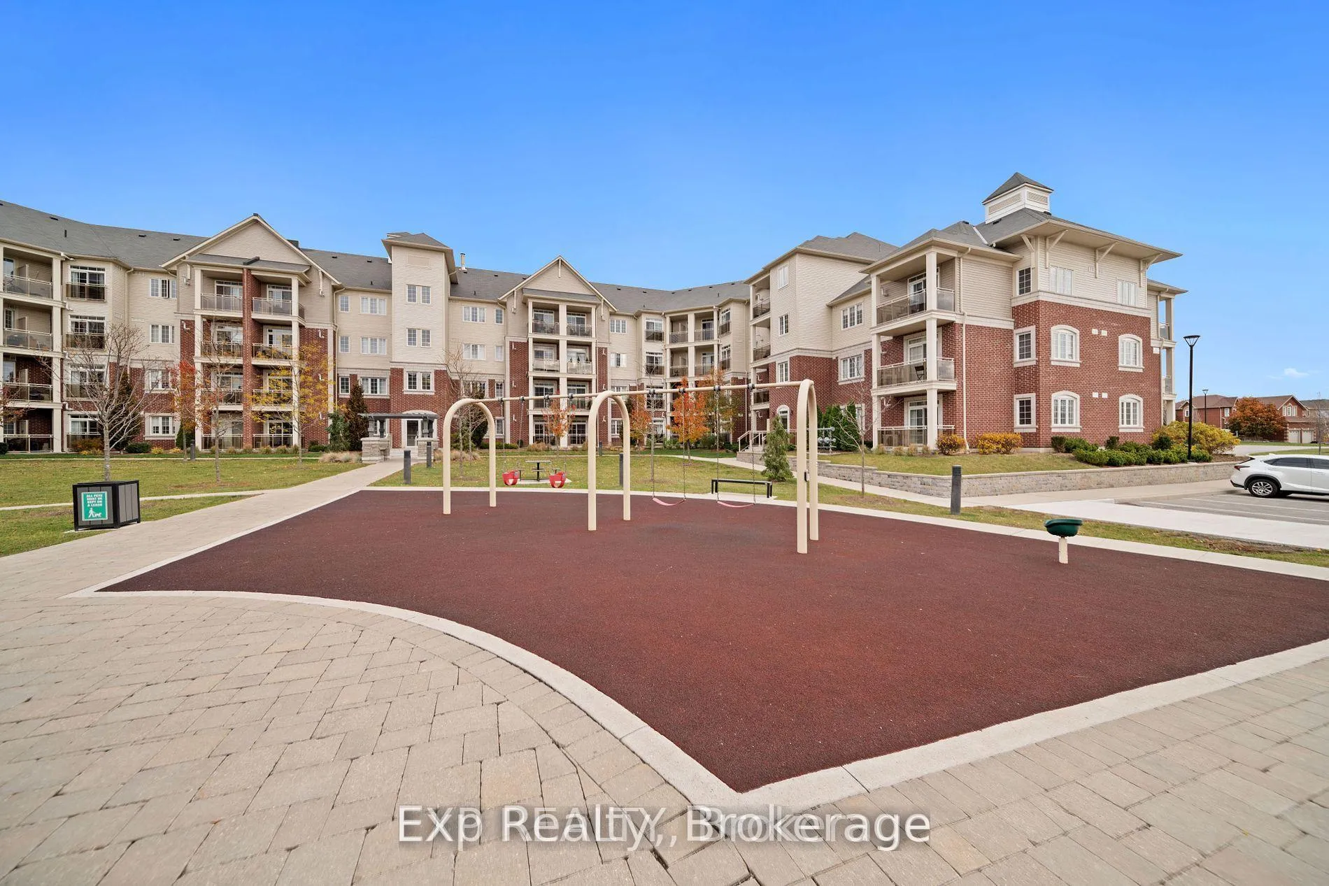 Photo 5 of Unit 315, 84 Aspen Springs Drive, Clarington, Bowmanville — HOMEH
