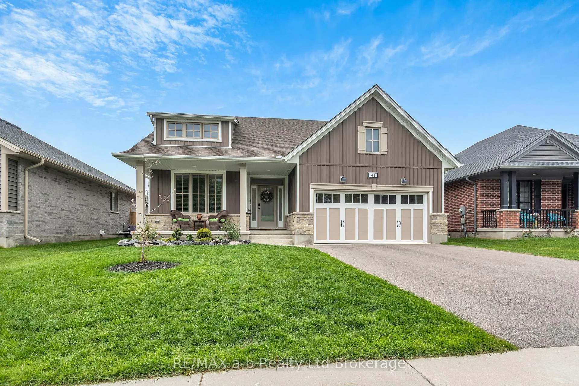 Photo 2 of 41 Lowrie Crescent, Tillsonburg — HOMEH