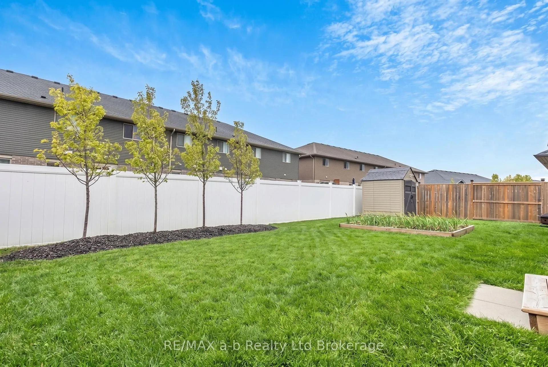 Photo 6 of 41 Lowrie Crescent, Tillsonburg — HOMEH