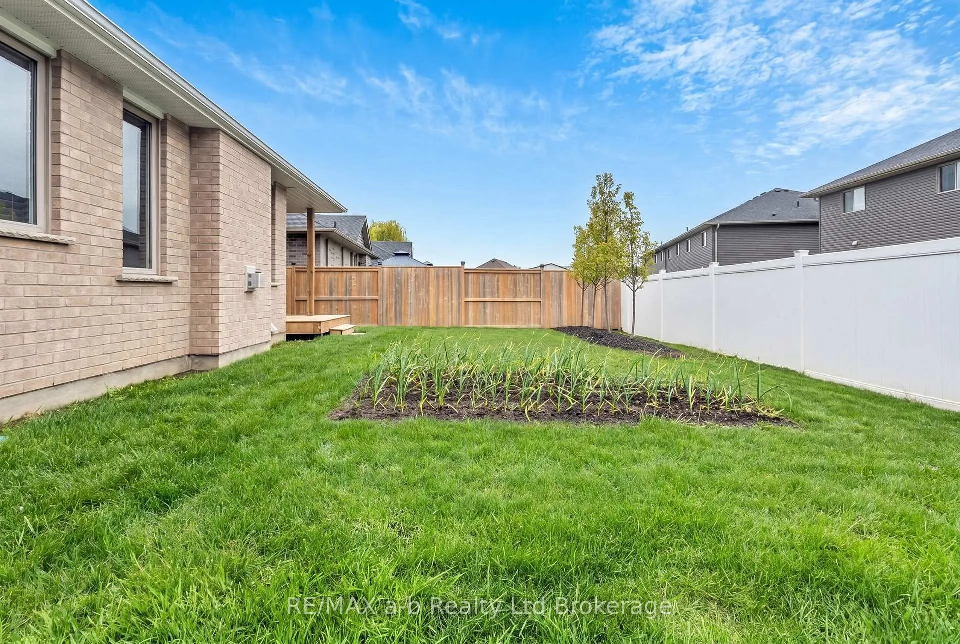 Photo 7 of 41 Lowrie Crescent, Tillsonburg — HOMEH