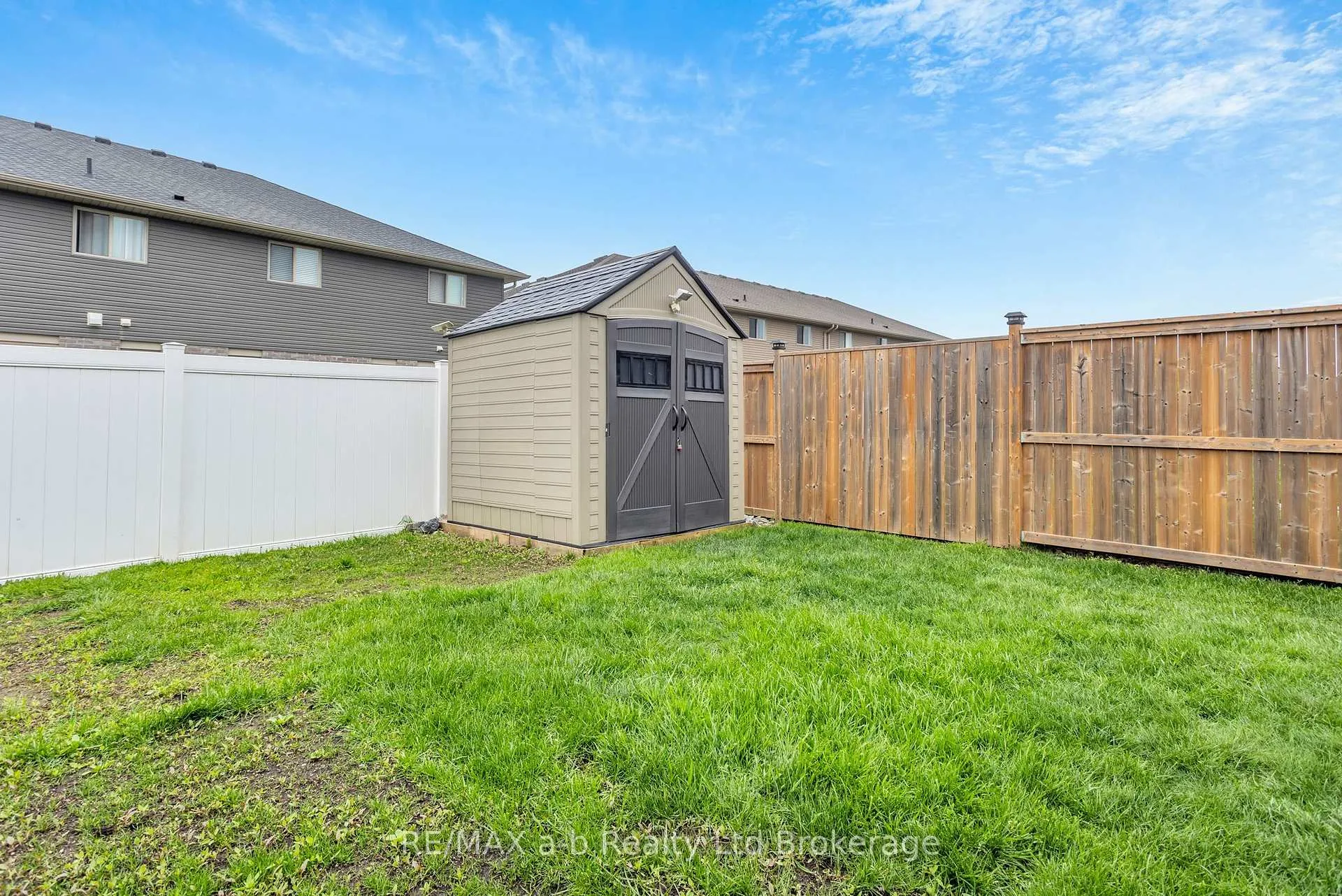 Photo 8 of 41 Lowrie Crescent, Tillsonburg — HOMEH