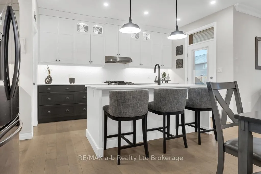 Photo 10 of 41 Lowrie Crescent, Tillsonburg — HOMEH