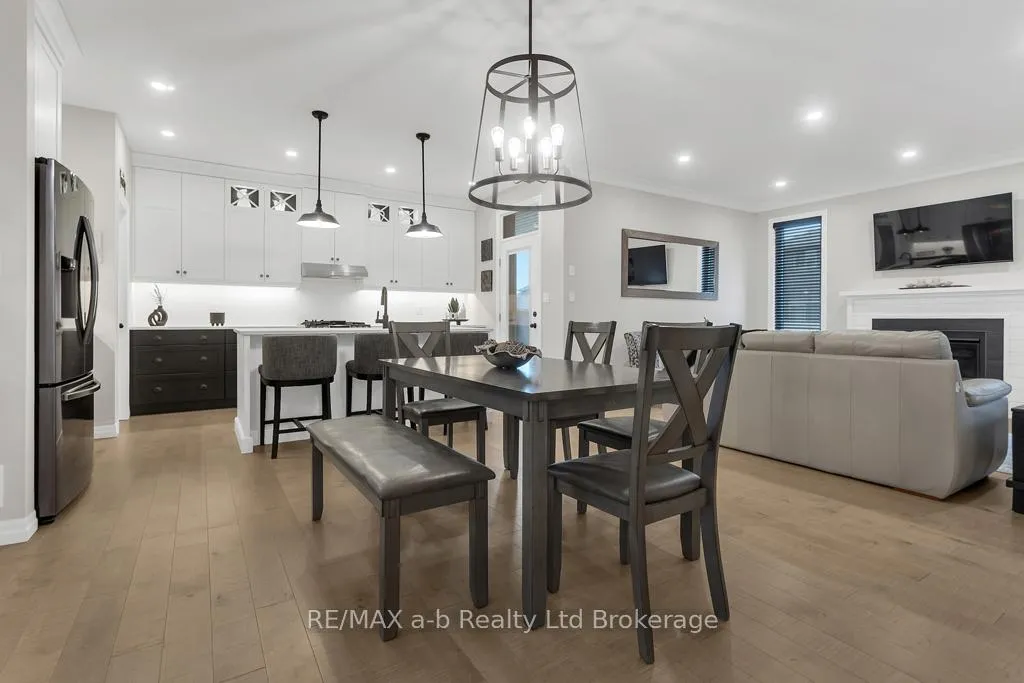 Photo 15 of 41 Lowrie Crescent, Tillsonburg — HOMEH