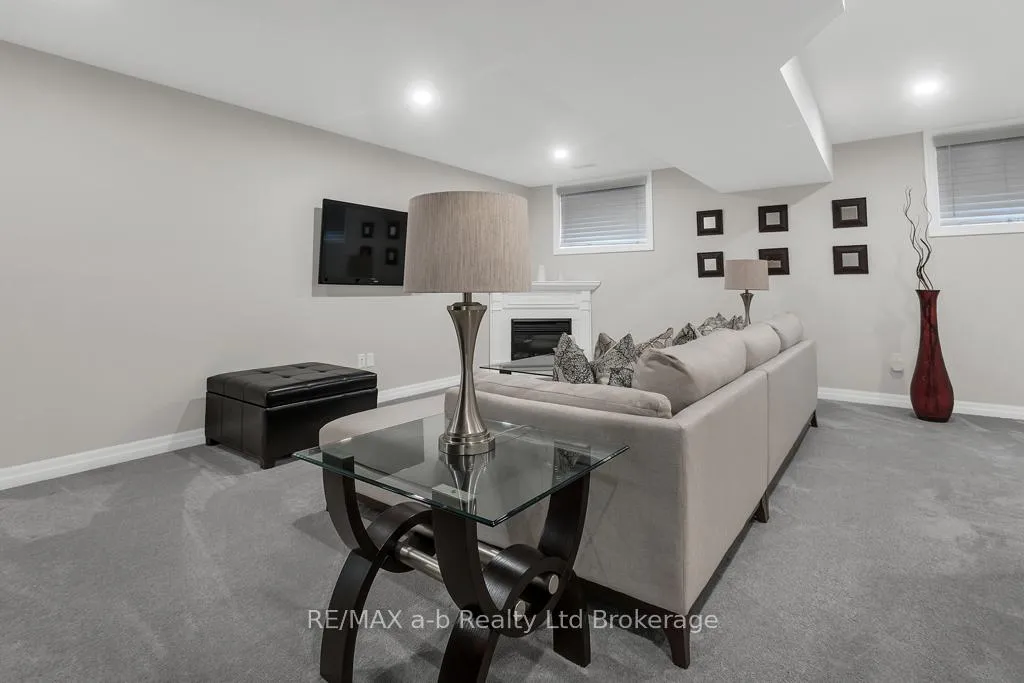 Photo 27 of 41 Lowrie Crescent, Tillsonburg — HOMEH