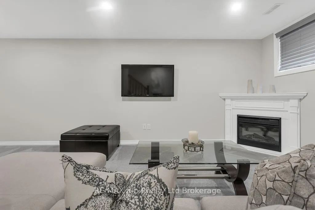 Photo 32 of 41 Lowrie Crescent, Tillsonburg — HOMEH