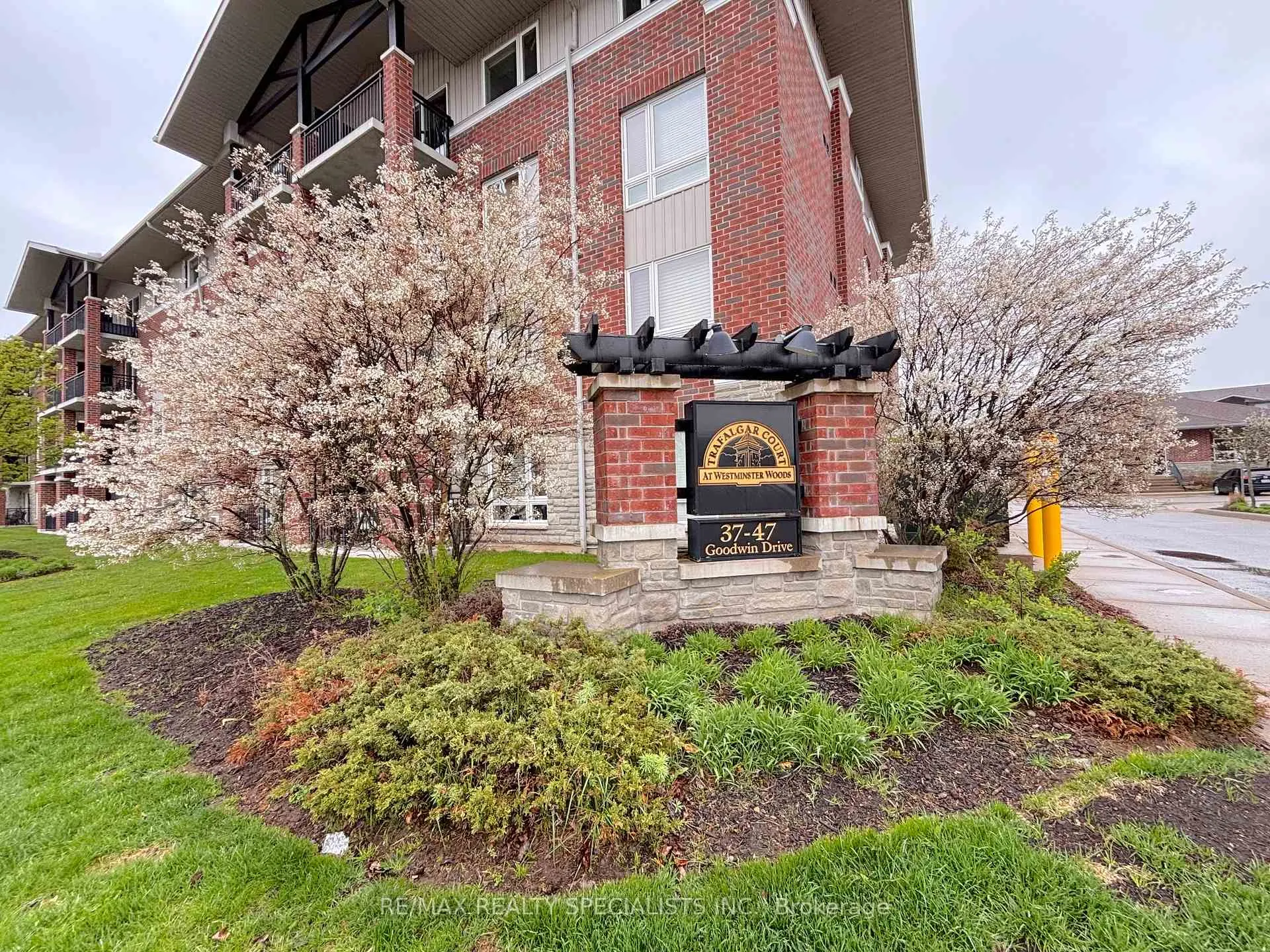 Photo 2 of Unit 404, 43 Goodwin Drive, Guelph, Pineridge/Westminster Woods — HOMEH