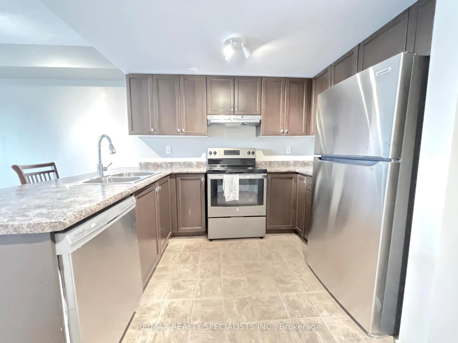Photo 4 of Unit 404, 43 Goodwin Drive, Guelph, Pineridge/Westminster Woods — HOMEH