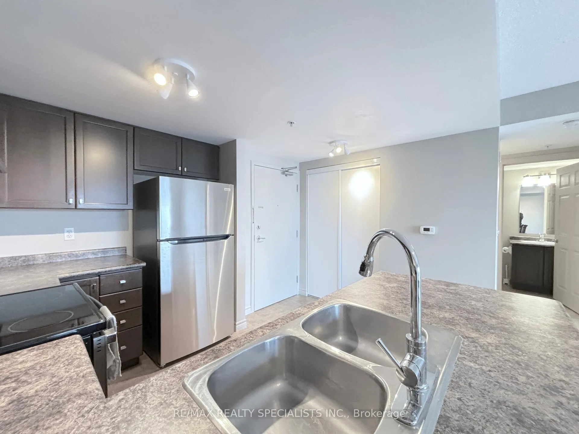 Photo 5 of Unit 404, 43 Goodwin Drive, Guelph, Pineridge/Westminster Woods — HOMEH