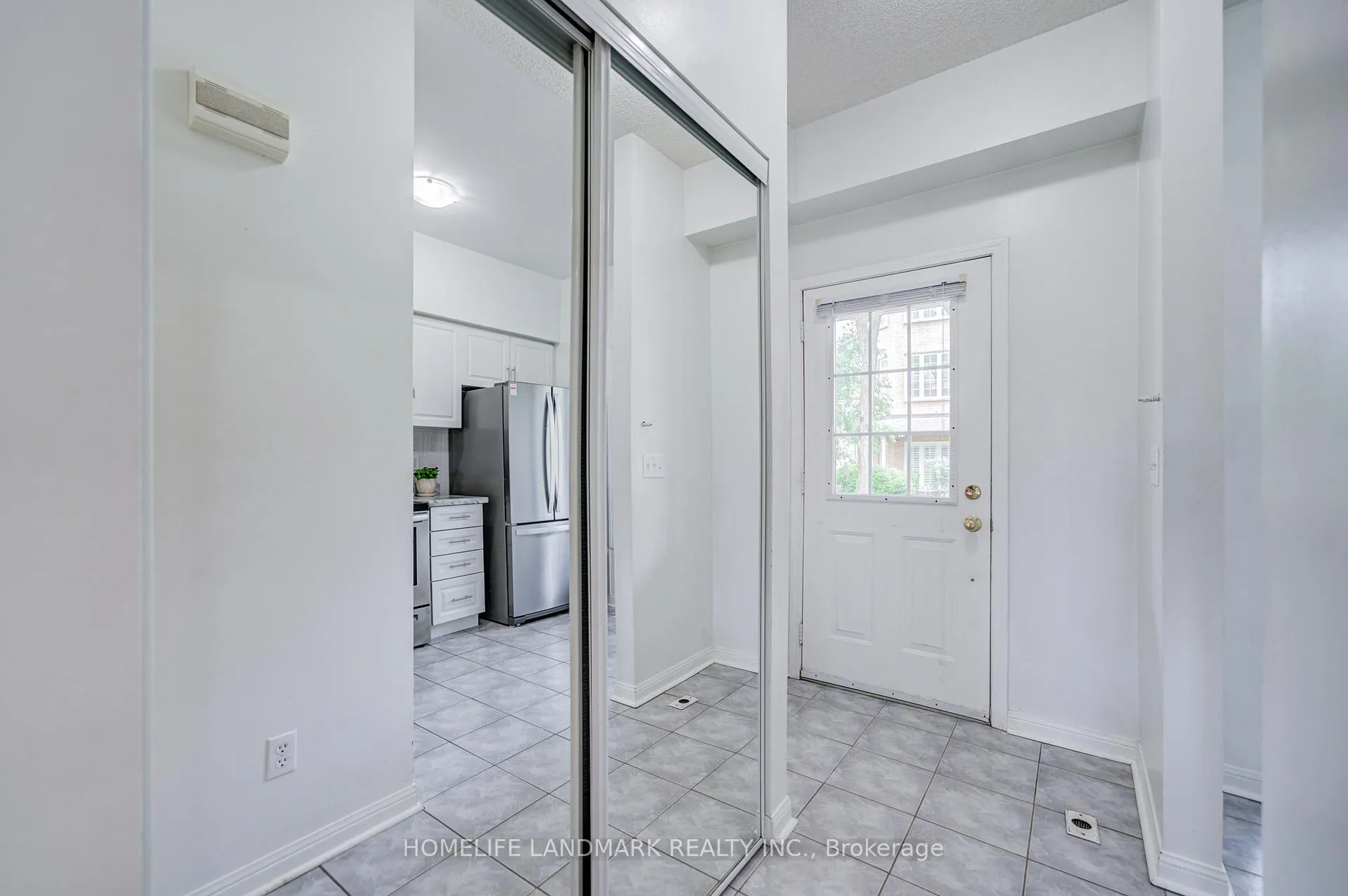 Photo 2 of Unit 6, 10 St Moritz Way, Markham, Unionville — HOMEH