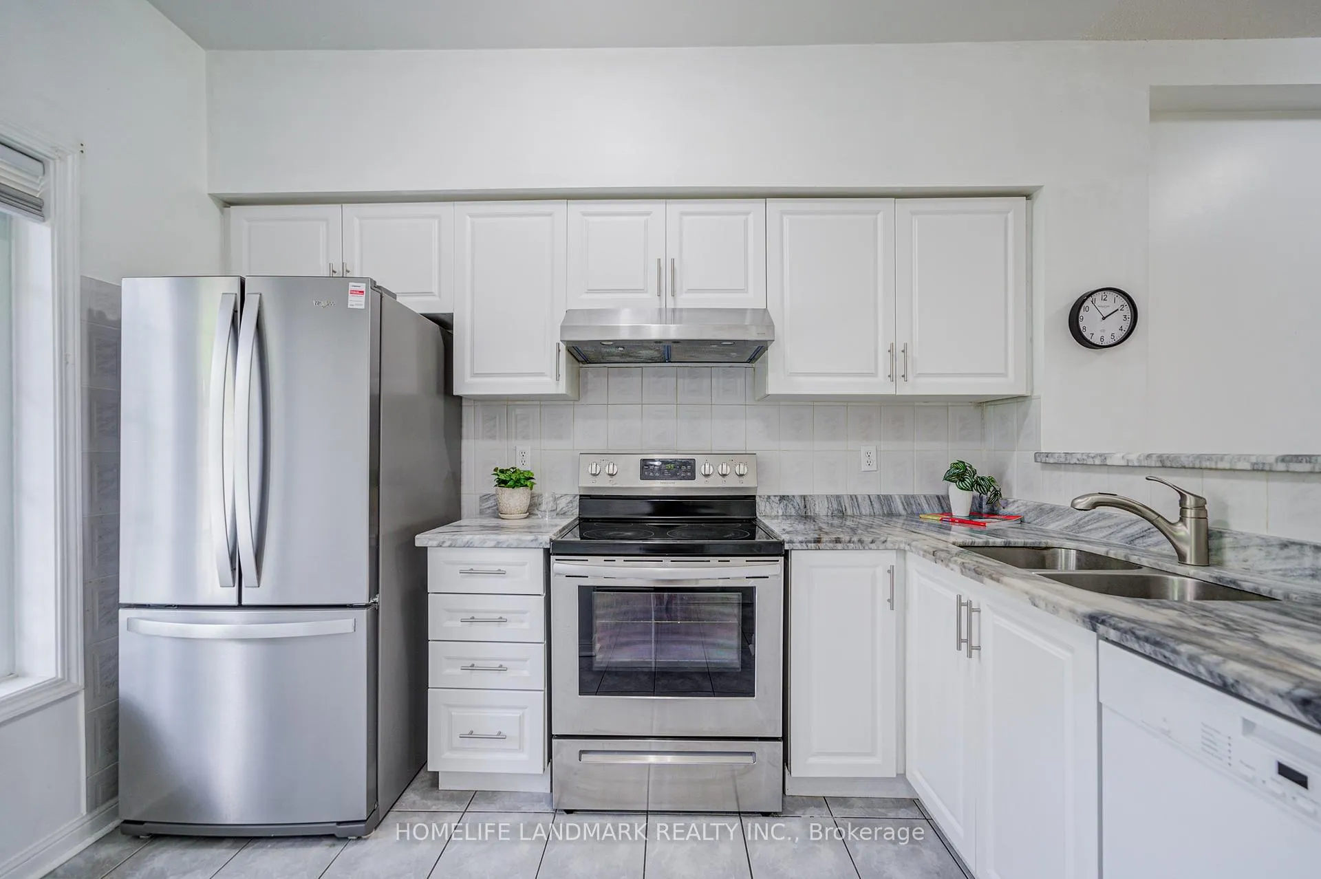 Photo 4 of Unit 6, 10 St Moritz Way, Markham, Unionville — HOMEH