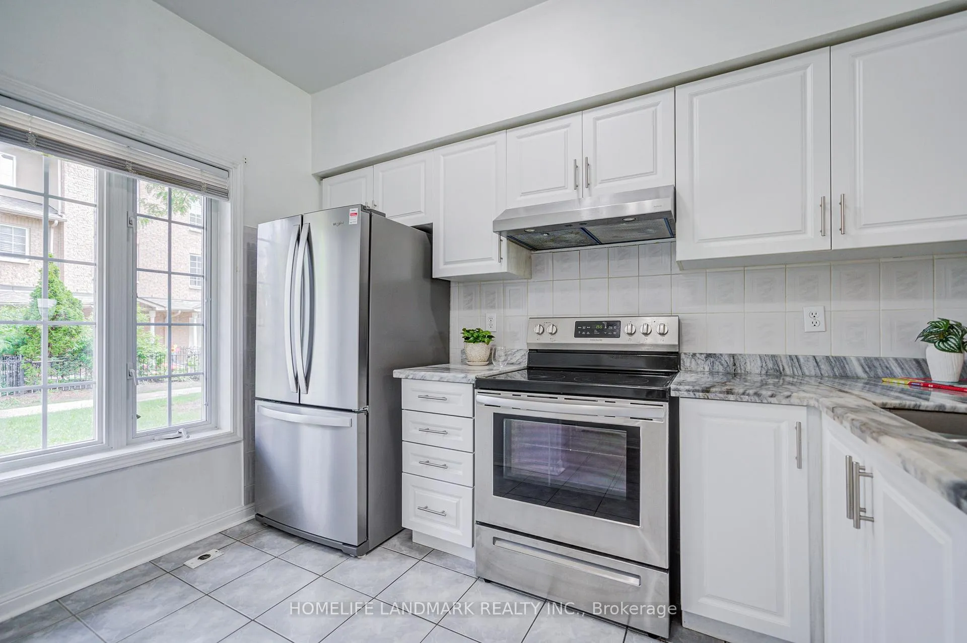 Photo 5 of Unit 6, 10 St Moritz Way, Markham, Unionville — HOMEH