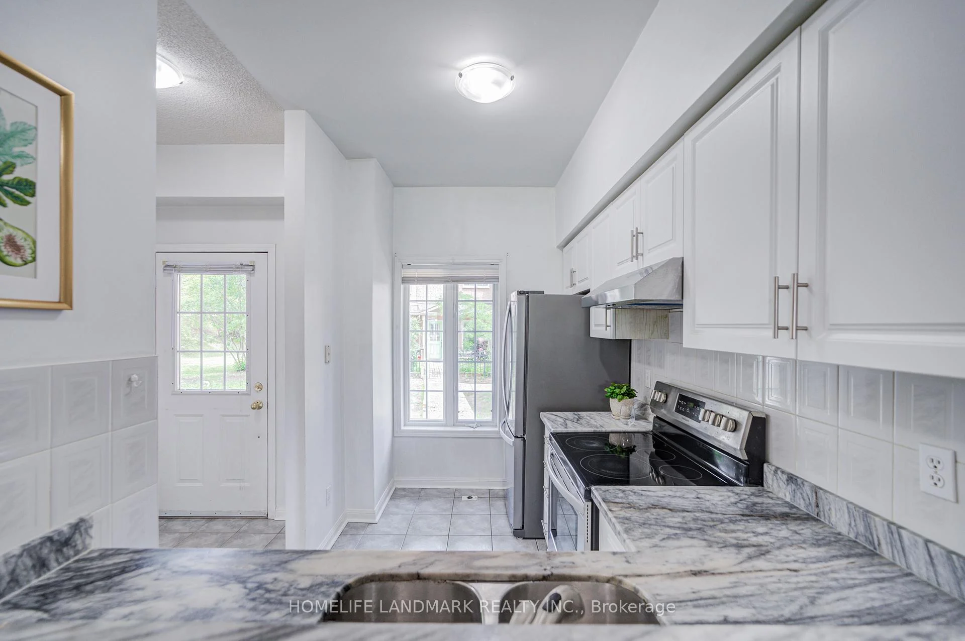 Photo 10 of Unit 6, 10 St Moritz Way, Markham, Unionville — HOMEH