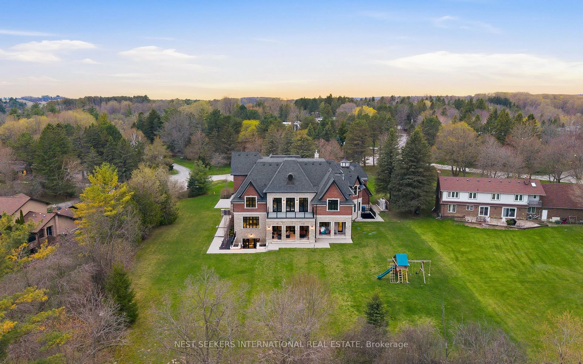 Photo 55 of 142 Manitou Drive, King, King City — HOMEH