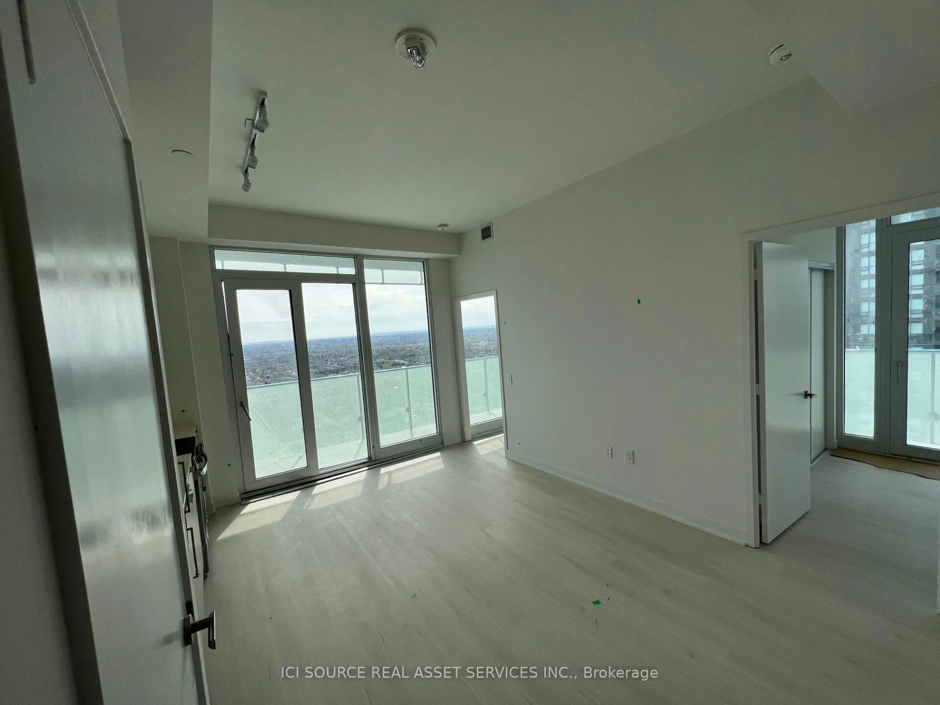 Photo 3 of Unit 3609, 3900 Confederation Parkway, Mississauga, City Centre — HOMEH