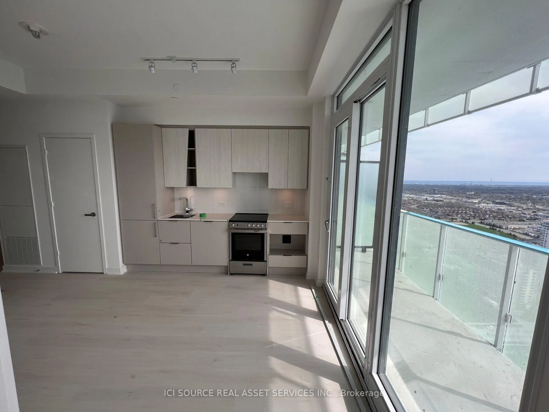 Photo 4 of Unit 3609, 3900 Confederation Parkway, Mississauga, City Centre — HOMEH