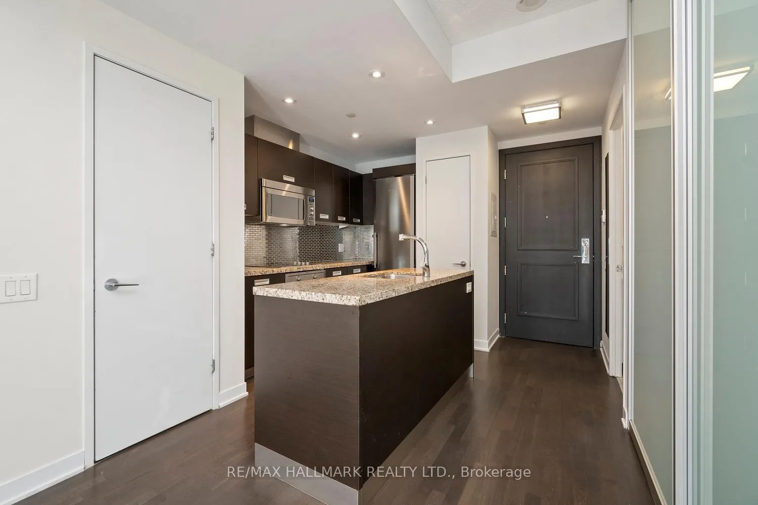 Photo 2 of Unit 2302, 90 Park Lawn Road, Etobicoke, Mimico — HOMEH